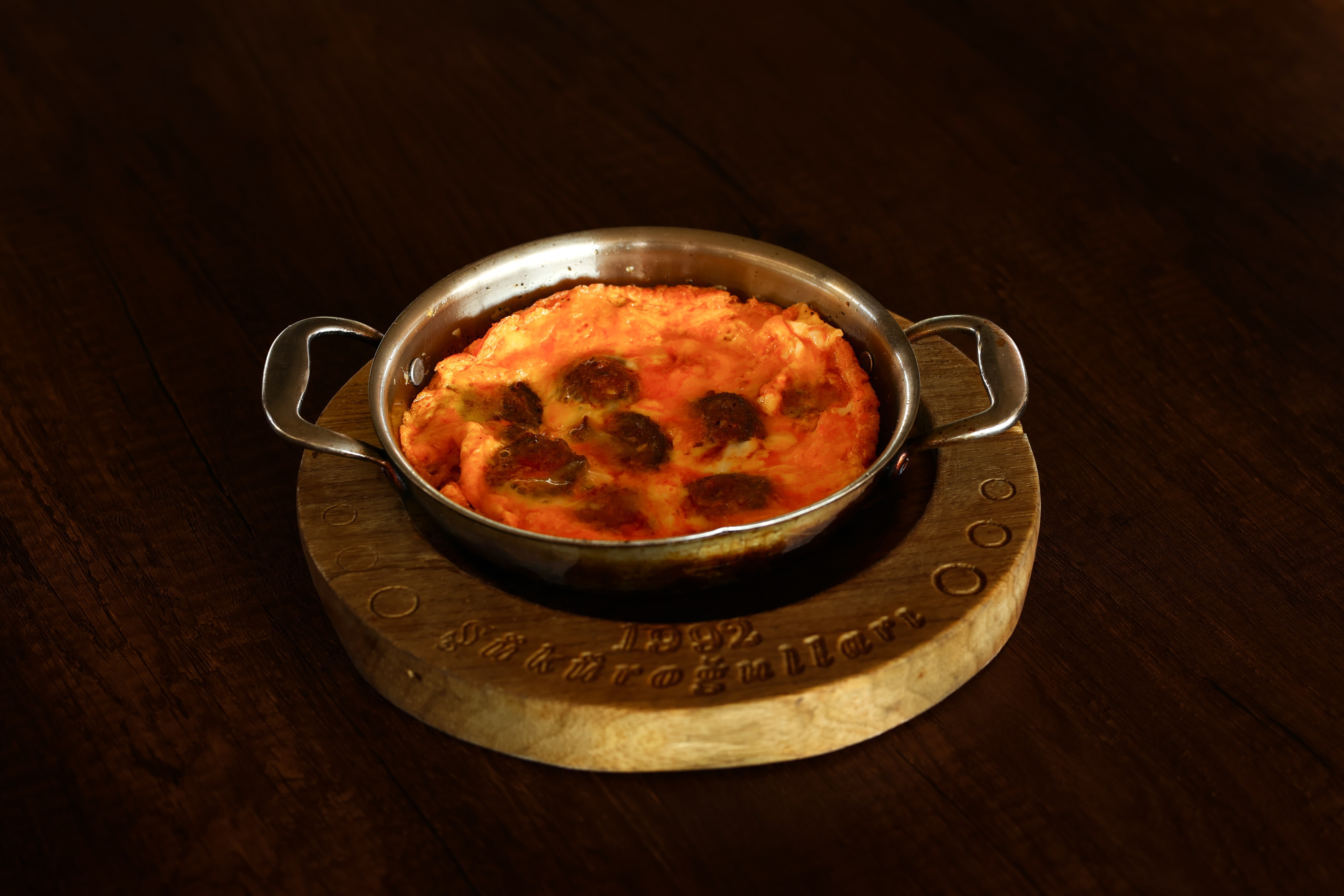 Sahanda Sucuklu Yumurta